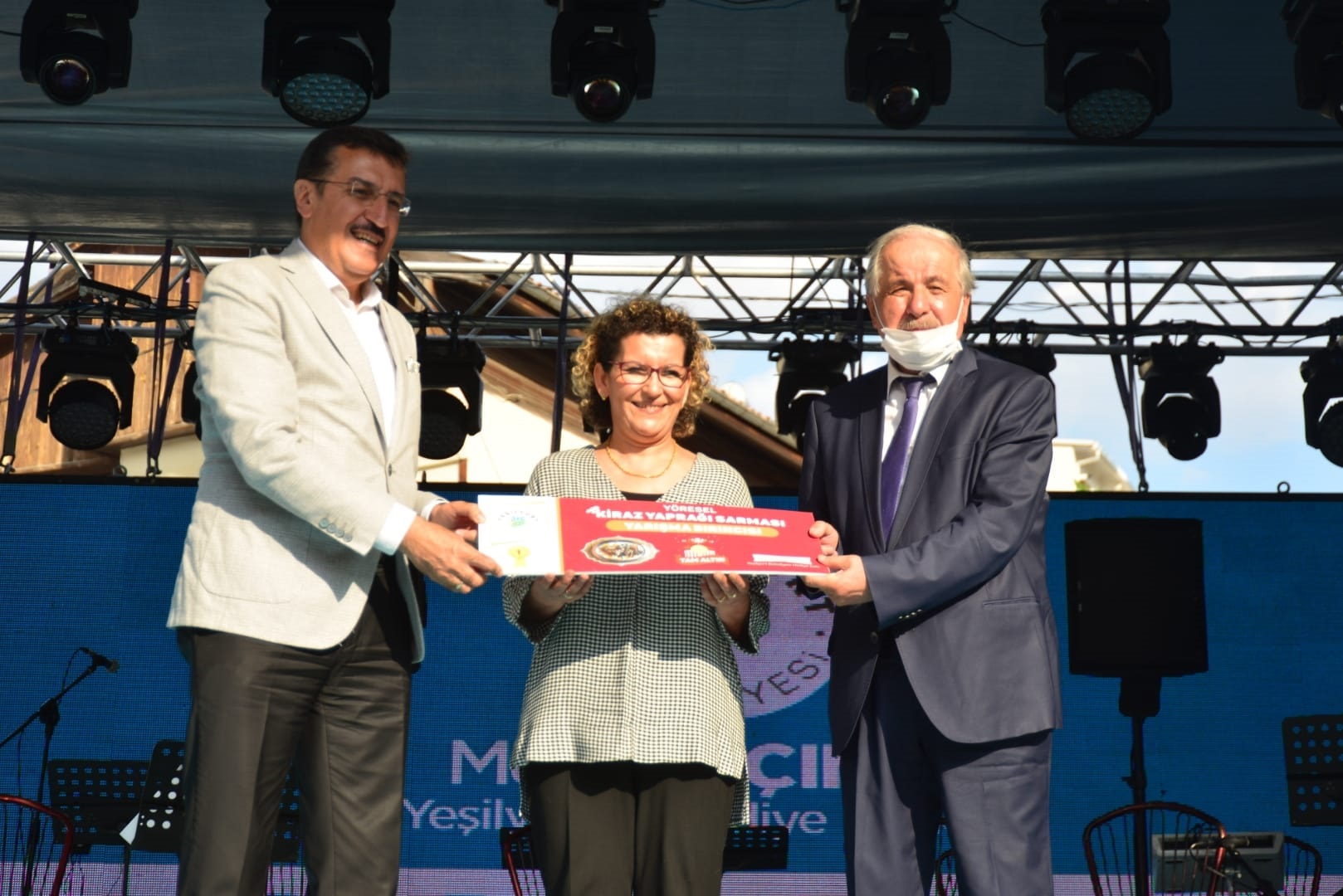Coğrafi İşaret Tescilli Yöresel Kiraz Yaprağı Sarması Yarışması Kazananları Belli Oldu