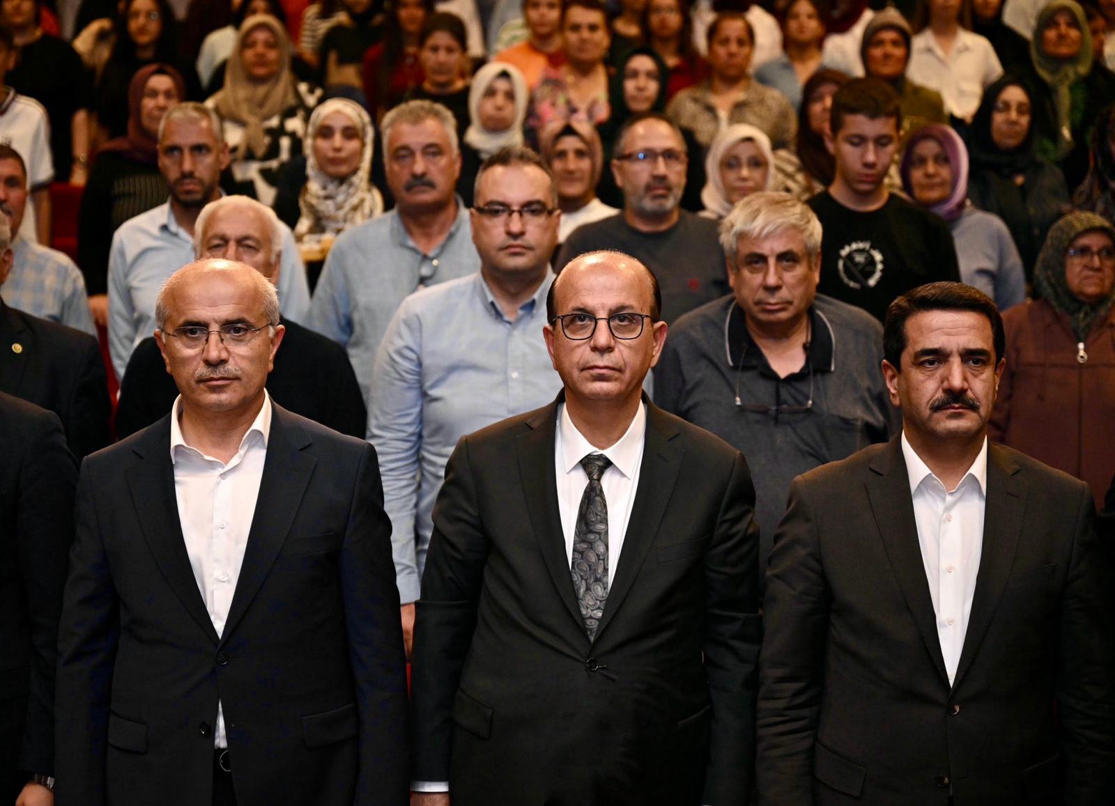 VATANA ADANMIŞ GERÇEK BİR HİKÂYE” SÖYLEŞİSİ DUYGUSAL ANLARA SAHNE OLDU