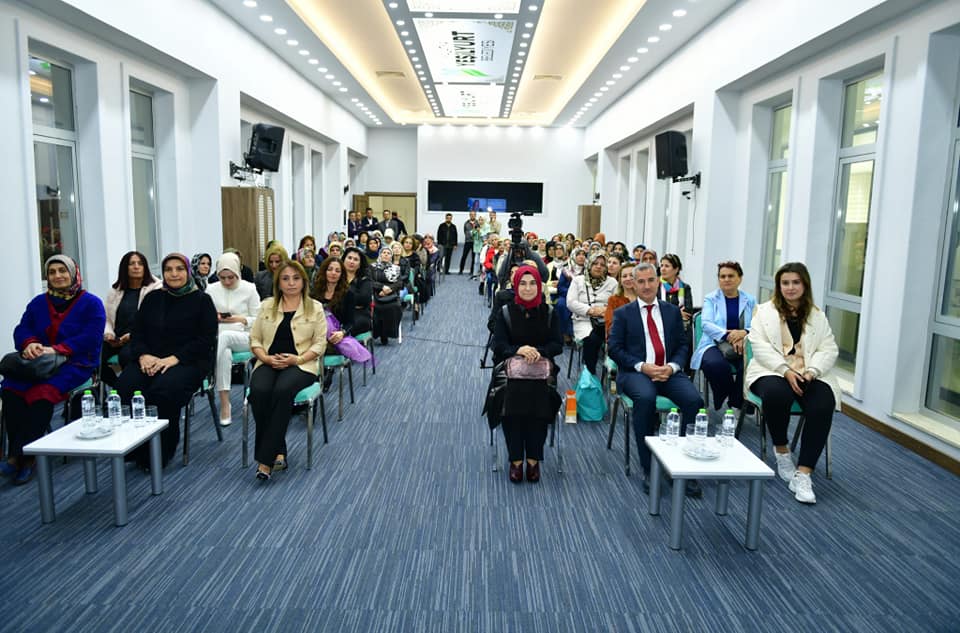 BAŞKAN ÇINAR, YEŞİLYURT KENT KONSEYİNİN ‘KADIN KADININ YURDUDUR’ PROJESİNİN AÇILIŞINA KATILDI