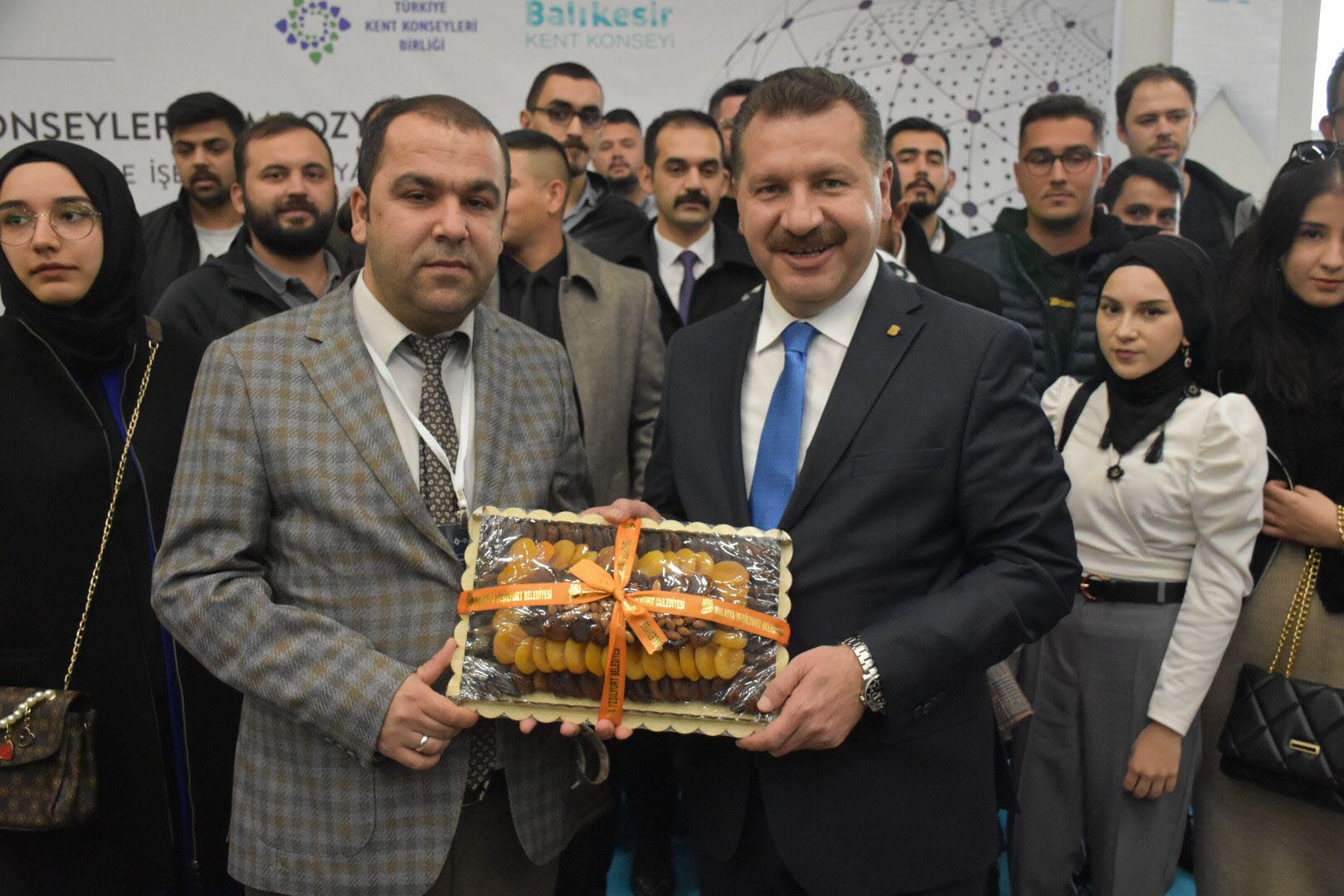 Yeşilyurt Kent Konseyi, Balıkesir’de 3. Kent Konseyleri Sempozyumuna Katıldı