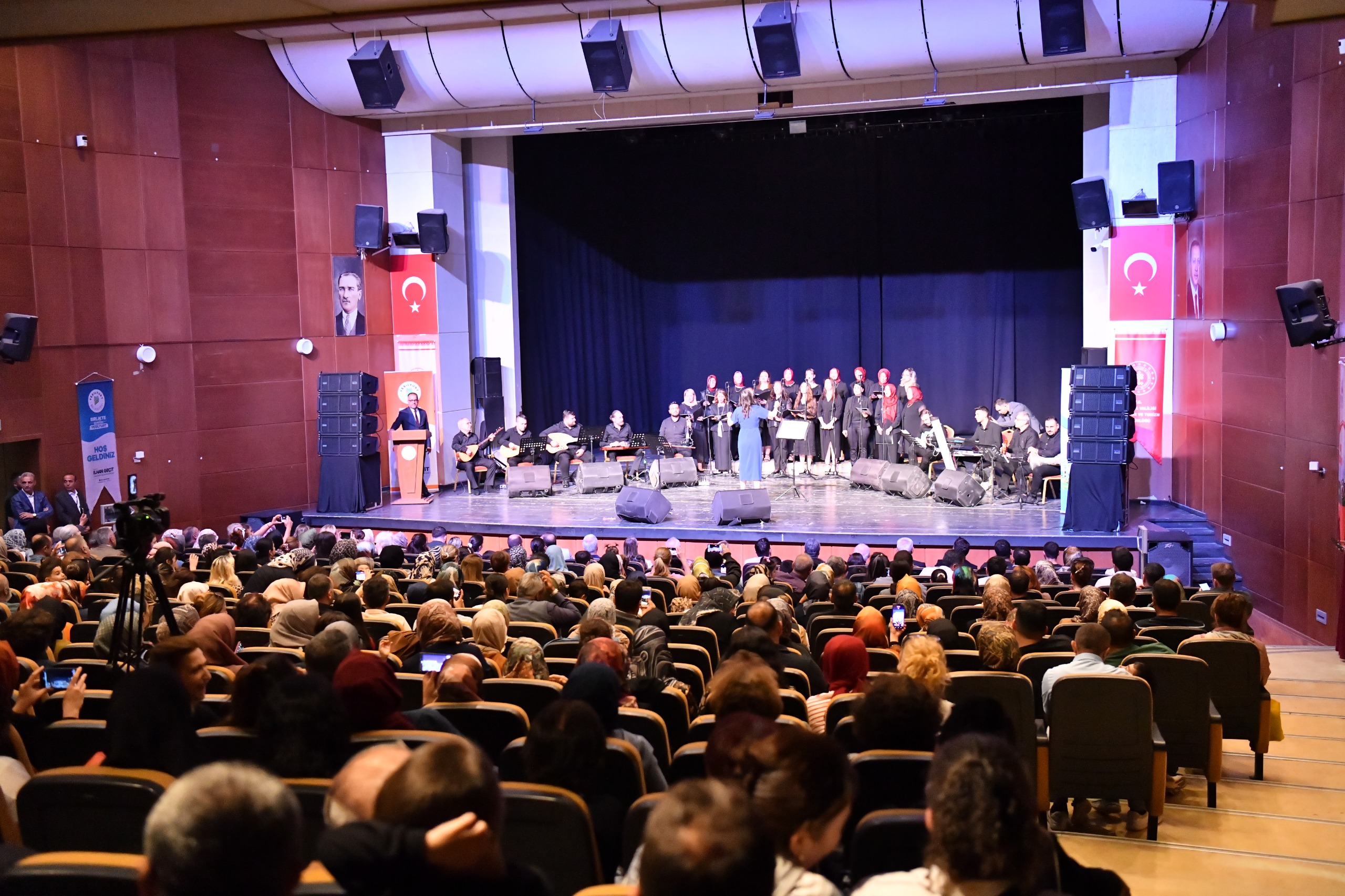 Yeşilyurt Kent Konseyi Kadın Korosunun ‘Anneler Günü’ Konseri, Büyük İlgi Gördü!